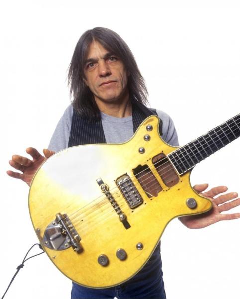 malcolm-young-guitarist.jpg